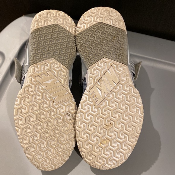 Nike met con sport as good as new. My son outgrew them after wearing them once! - Picture 4 of 8